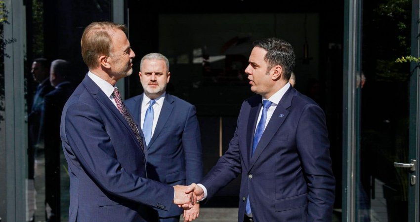 Abdixhiku takon ambasadorin e BE-së: KQZ të përmbyllë sa më shpejt procesin e certifikimit, të shmangen vonesat tjera