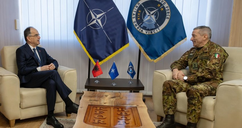 Begaj viziton KFOR-in, pritet nga Barduani, flasin edhe për dialogun Kosovë-Serbi