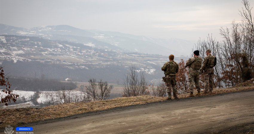 Misioni i ShBA-së në NATO: Përpjekja e ushtarëve tanë për një mjedis të sigurt në Kosovë vazhdon