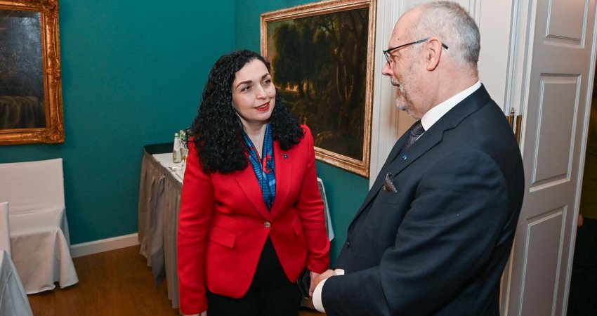 Presidentja Osmani pranon urime nga presidenti i Estonisë për 17-vjetorin e Pavarësisë së Kosovës