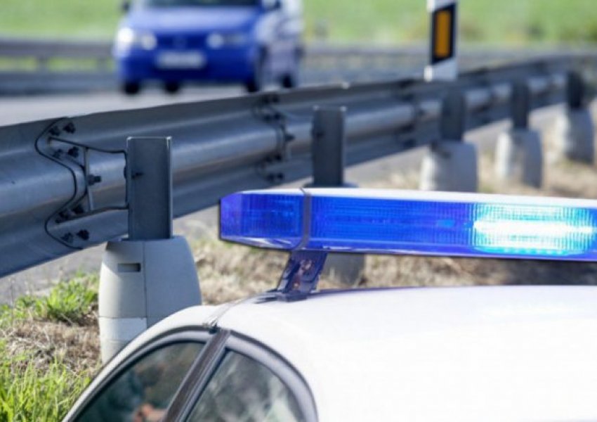 Përplasen 5 makina në Klinë, 9 të plagosur, mes tyre dhe fëmijë