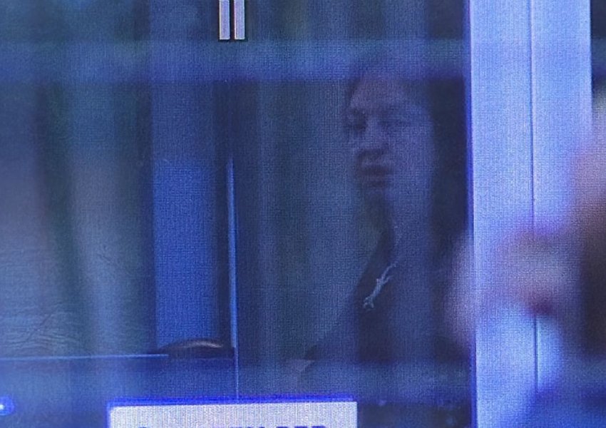 Pallati e vila/ Nëna e Ajola Xoxës paraqitet në Prokurorinë e Posaçme