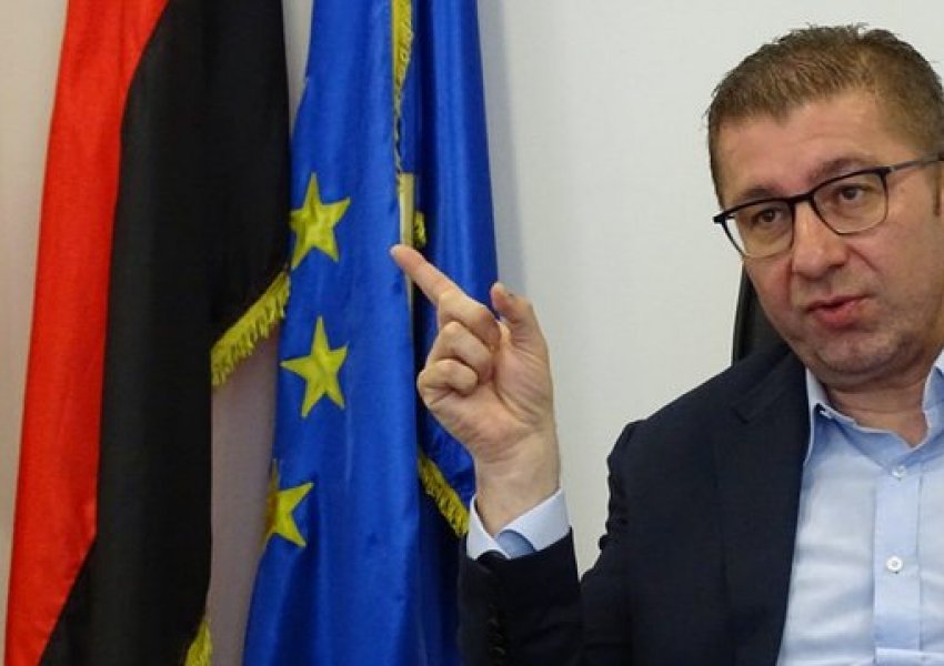‘Na detyruan të ndryshojmë emrin dhe simbolet kulturore’/ Mickoski: Jemi në të njëjtën situatë si para 20 viteve