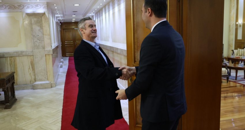 Ambasadori britanik pas takimit me Konjufcën: E rëndësishme që qeveria të krijohet me kohë