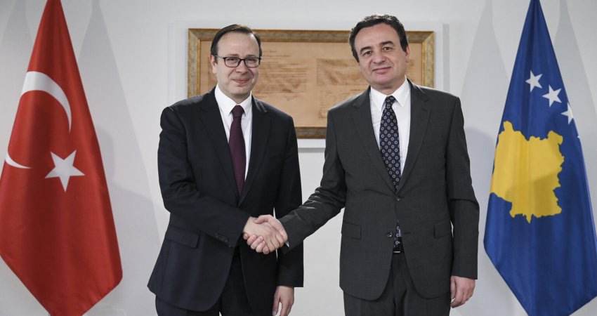 Kurti takohet me ambasadorin turk, diskutojnë për zhvillimet e fundit në vend