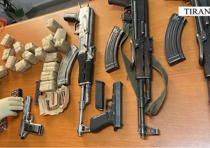 Policia me aksion në veri, zbulohet depo ilegale armësh pranë sheshit