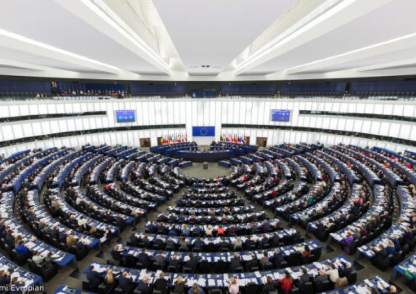 Eurodeputetët kërkuan që BE-ja ta qartësojë procesin e integrimit evropian të Kosovës