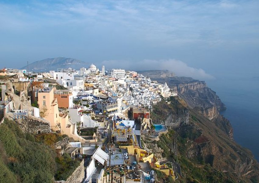 Bizneset në Santorini të shqetësuar për turizmin, ulet numri i prenotimeve 