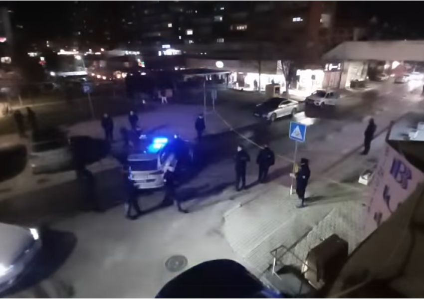 Plagosja me armë zjarri mbrëmë në Prishtinë, dy të dyshuarit ende në arrati