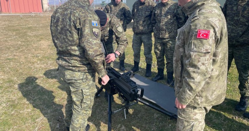Ushtarët e FSK-së trajnohen nga forcat turke për përdorim të granatahedhësit automatik