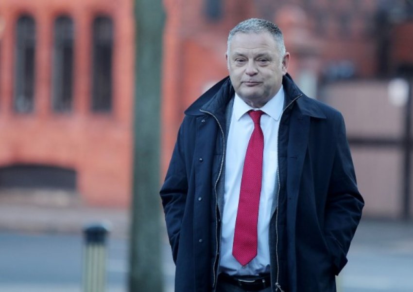 Goditi me grusht një burrë në rrugë, politikani britanik Mike Amesbury  dënohet me 10 javë burg 
