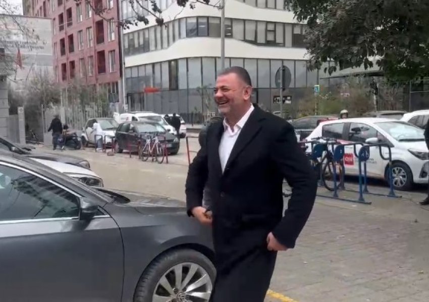 Tom Doshi ironizon Erion Veliajn nga SPAK: Kolegët të thërrasin edhe për…