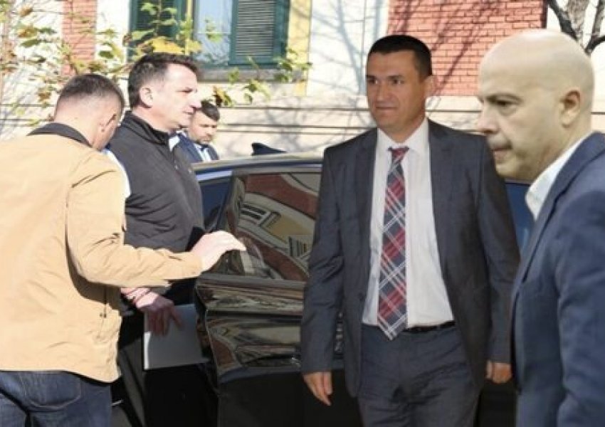 Mediat e Veliajt publikojnë audio të re nga seanca, fjalët e Dumanit ia ngarkojnë Olsi Dados! Ja audio e plotë