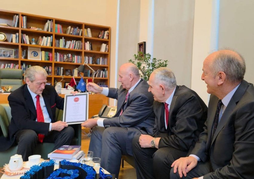 ‘Lutja e Presidentit Rugova për Kosovën’/ Berisha pret biznesmenin shqiptaro-amerikan, laureat nga Presidenti Trump