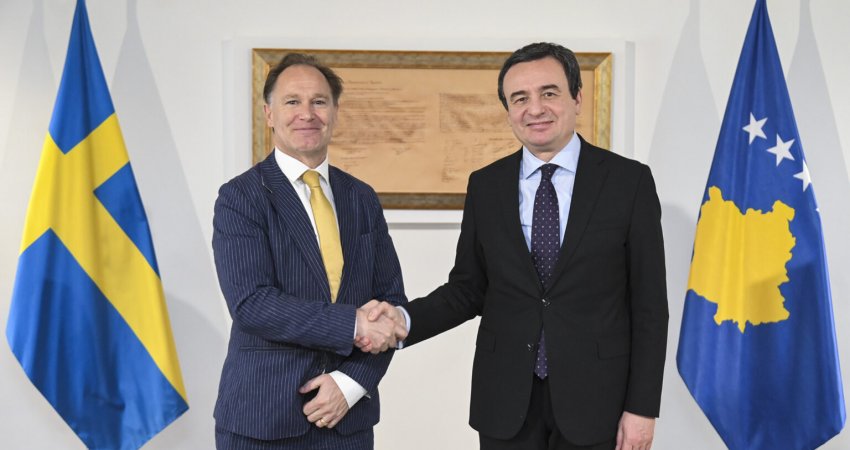 Numërimi i votave dhe krijimi i institucioneve, Kurti takon ambasadorin suedez