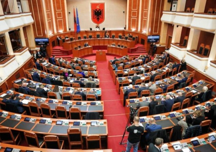 Seancë plenare/ Nga zgjatja e afateve të vlefshmërisë së dokumenteve të ID te shtimi i stafit të KQZ, çfarë pritet të diskutohet