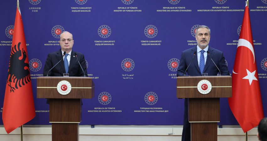Ministri Hasani në Ankara, falënderon homologun turk për mbështetjen ndaj Kosovës