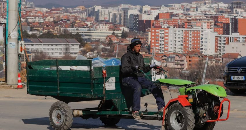 Reuters shkruan se si rrezikohen bizneset e Kosovës prej ngrirjes së fondeve të USAID-it