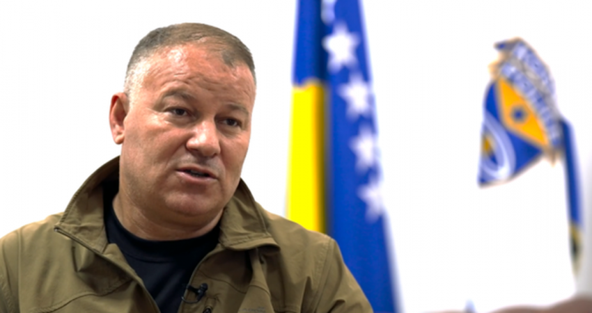 Operacioni në veri, drejtori i Policisë: Një prej uniformave të konfiskuara është e mbrojtjes civile e shpallur terroriste nga qeveria e Kosovës