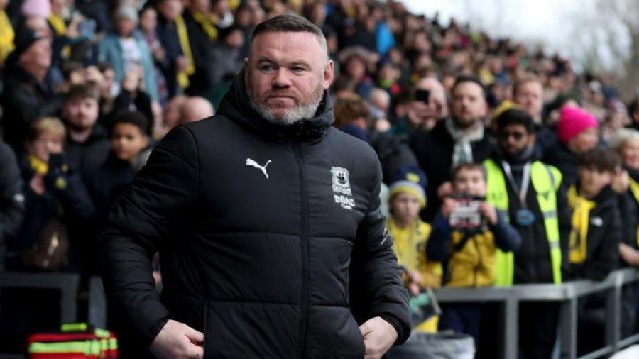 Legjenda e United shkarkohet si trajner i Plymouth