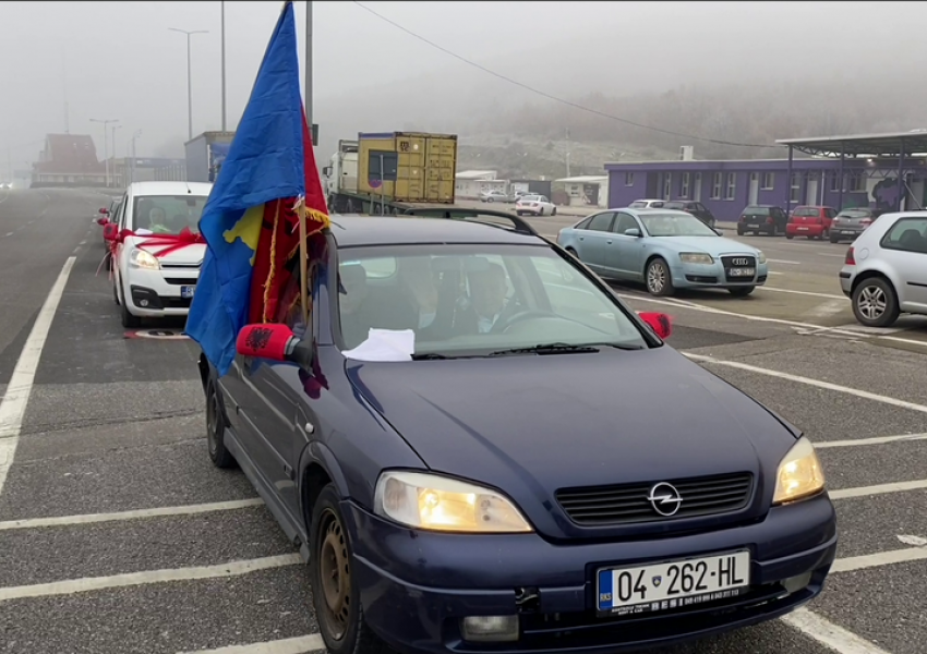 Fluks i lartë lëvizjeje në kufirin Shqipëri-Kosovë