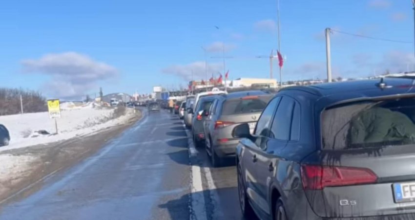 Deri në tri orë pritjet në Merdarë, një orë e gjysmë te Dheu i Bardhë