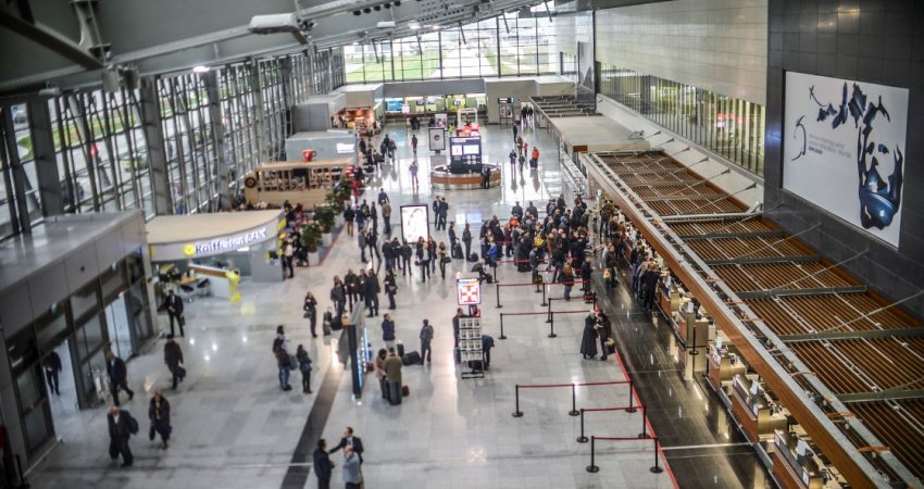 Aeroporti ”Adem Jashari”: Konfiskohen 50 fishekë në valixhen e një personi