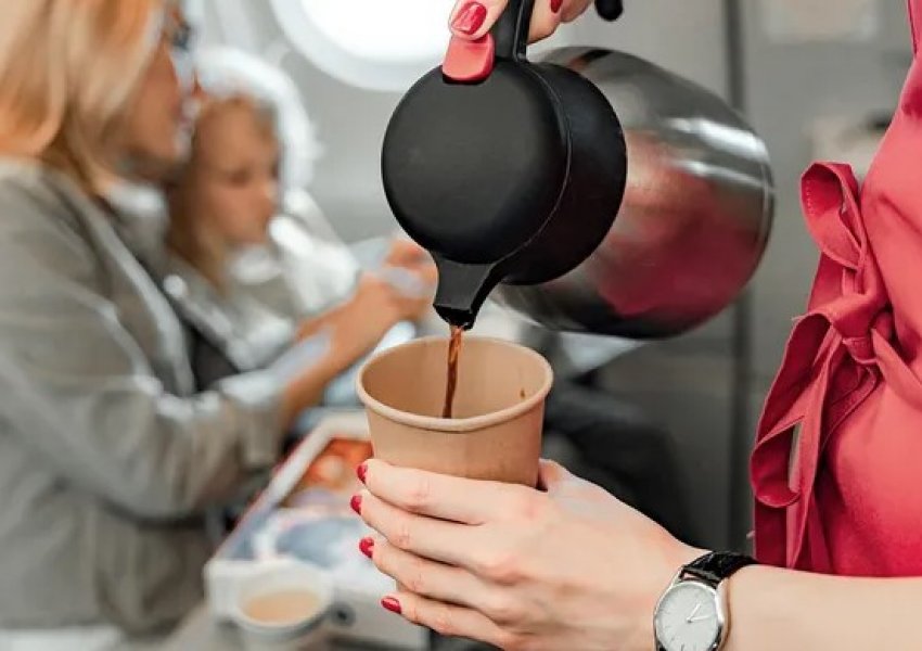 Po, ushqimet dhe pijet kanë shije të ndryshme në aeroplan dhe ka një arsye