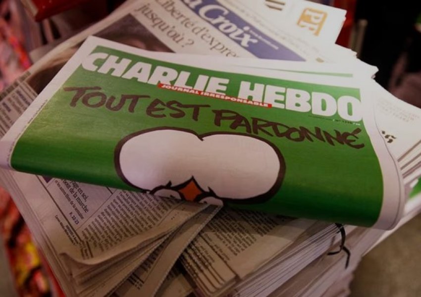 Dhjetë vjet më vonë, Franca përkujton sulmet vdekjeprurëse në gazetën satirike Charlie Hebdo