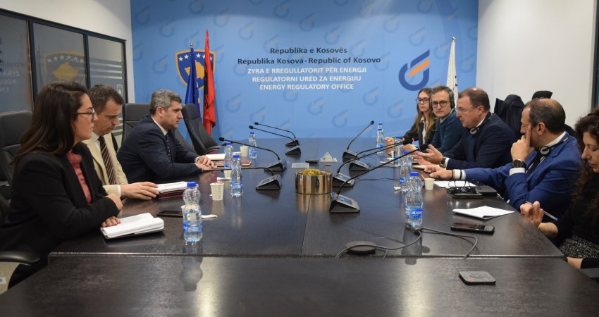 Bordi i ZRrE-s takohet me ekipin e BERZh-it, flasin për zhvillimet e fundit në sektorin energjetik