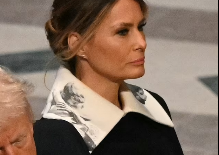 Mesazhi sekret i qepur në rrobat e Melania Trump në funeralin e ish presidentit, Jimmy Carter