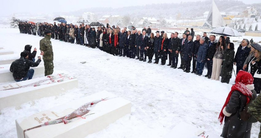 Haradinaj nis fushatën nga Prekazi: Nga këtu nisemi për Kosovën fituese me numrin 137