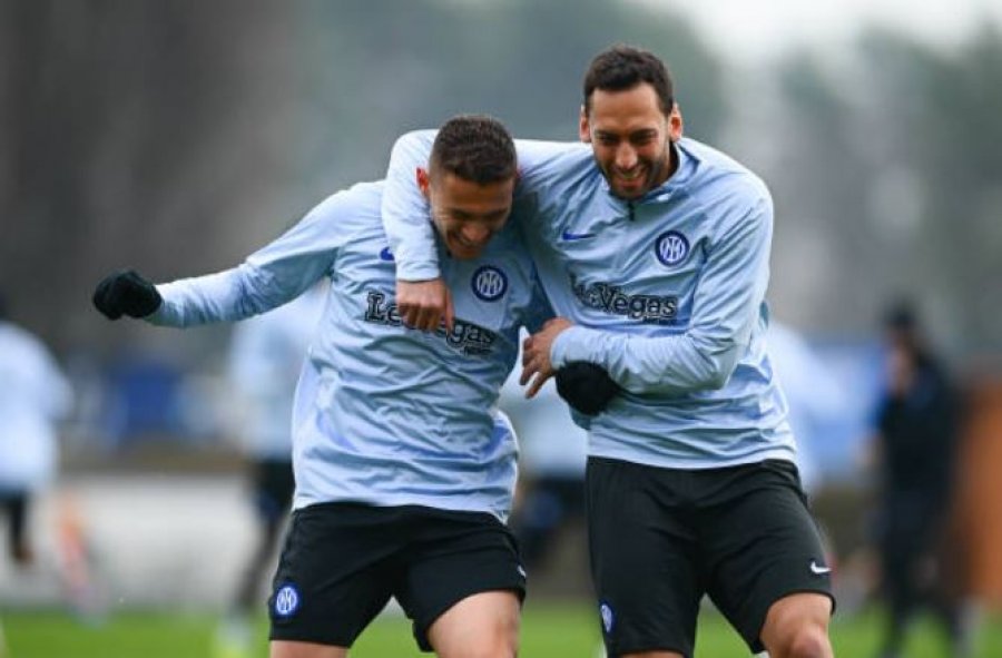 Dëmtohet Çalhanoglu, Interi projekton titullar Asllanin  