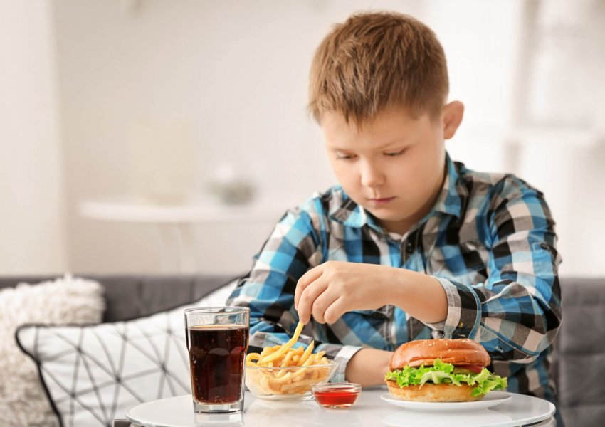 Ja si ndryshojnë fytyrat e fëmijëve që konsumojnë ushqime të përpunuara