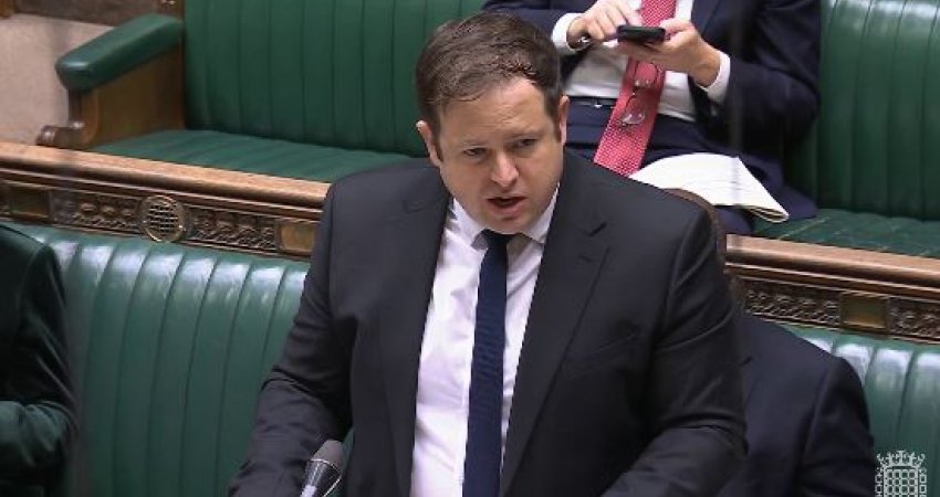 Ministri britanik: Kosova e Serbia të jenë konstruktive në dialog
