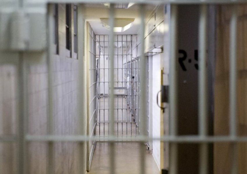 Dronët që fluturojnë armë dhe drogë në burgjet e Mbretërisë së Bashkuar janë 'kërcënim për sigurinë kombëtare'