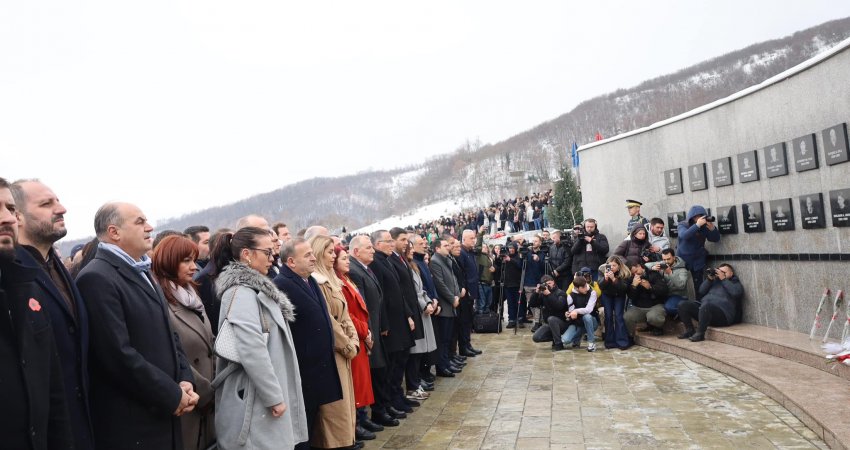 Krasniqi dhe Hamza homazhe në Reçak – zotohen për drejtësi për të gjitha viktimat e gjenocidit serb në Kosovë 
