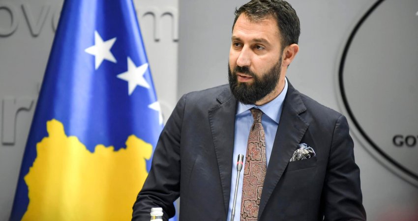 Krasniqi reagon pas kritikave të BE-së: Diskutimi nuk do të duhej të bëhej pse janë mbyllur, por si kanë qenë të hapura deri sot