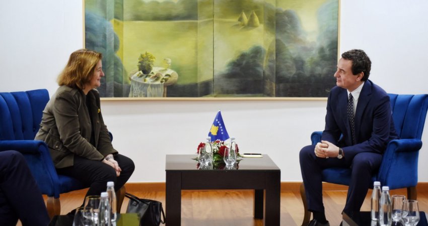 Kurti pret në takim ekipën e misioneve vëzhguese të zgjedhjeve nga BE-ja
