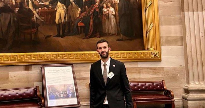 Eman Rrahmani niset për USA, merr pjesë në inaugurimin e Donald Trump