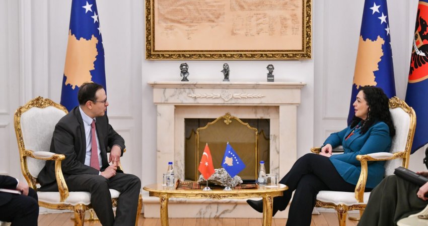 Osmani priti në takim ambasadorin e Turqisë në Kosovë