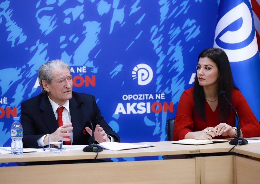 Berisha: Shëndetësia është rikthyer në vitin 1960. Shqiptarët jetojnë 7 vite më pak dhe paguajnë 3 herë më shumë se gjermanët