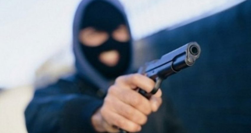 Persona të maskuar dhe nën kërcënimin e armës, grabisin një institucion mikrofinanciar në Prishtinë