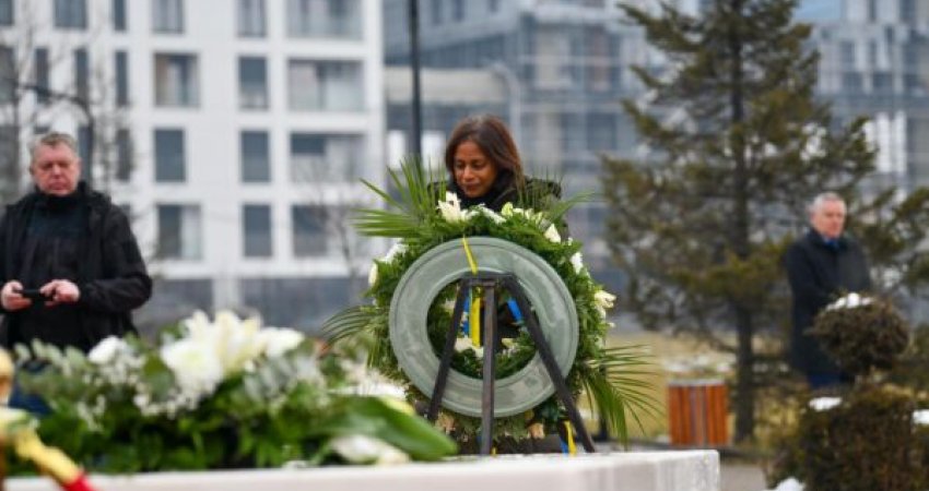 Ambasada amerikane: Trashëgimia dhe vizioni i Rugovës vazhdojnë të jenë inspirim në Kosovë dhe në botë