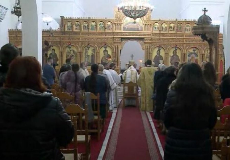Besimtarët luten për Kryepeshkopin Anastas, mbahet mesha në Kishën e Ungjillëzimit në Tiranë
