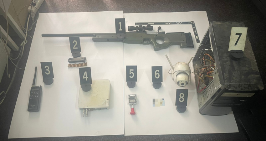 Konfiskimi i armëve dhe pajisjeve të dyshimta në veri, ky është i dyshuari që u identifikua nga Policia