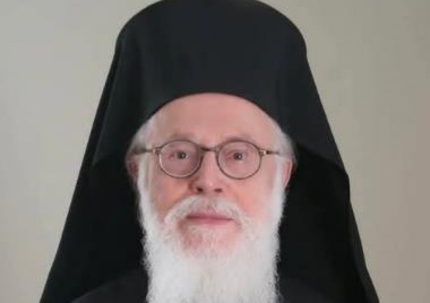 Ndarja nga jeta e Janullatos, Blushi: Udhëheqës i ndritur shpirtëror, klerik i mençur dhe vizionar frymëzues