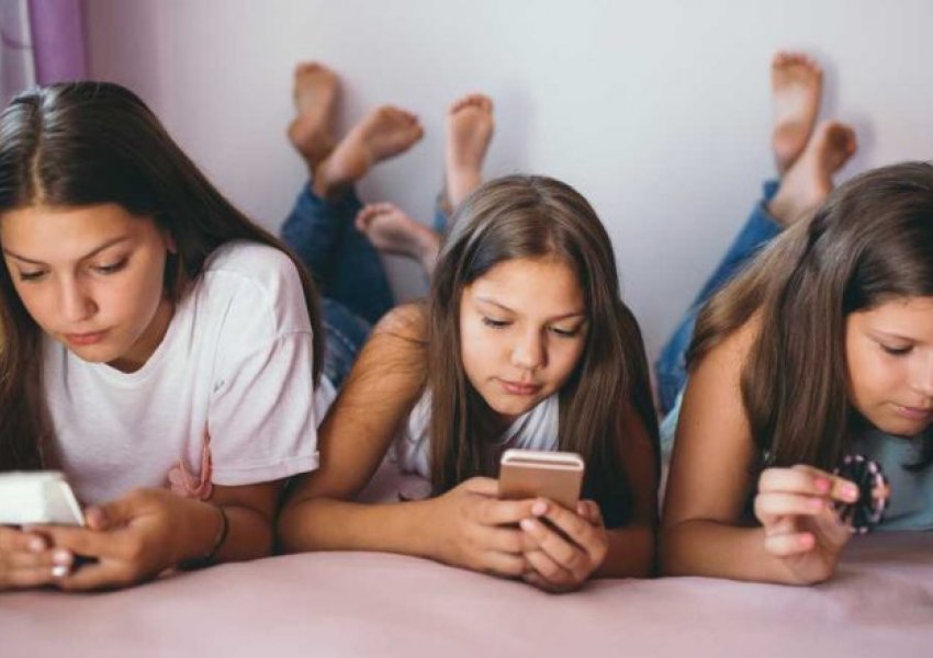 Pasojat e frikshme të varësisë nga rrjetet sociale, shkencëtarët: Si ndikon përdorimi i telefonit në trurin e fëmijës tuaj