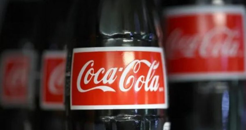 Coca-Cola urdhëron tërheqje masive të pijeve në Evropë 