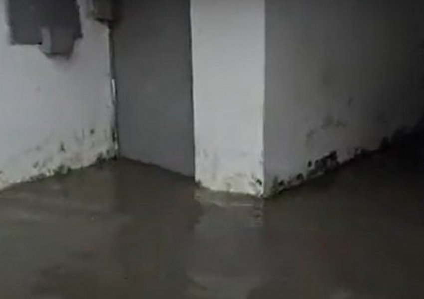 Shpërthejnë ujërat e zeza në burgun e Durrësit